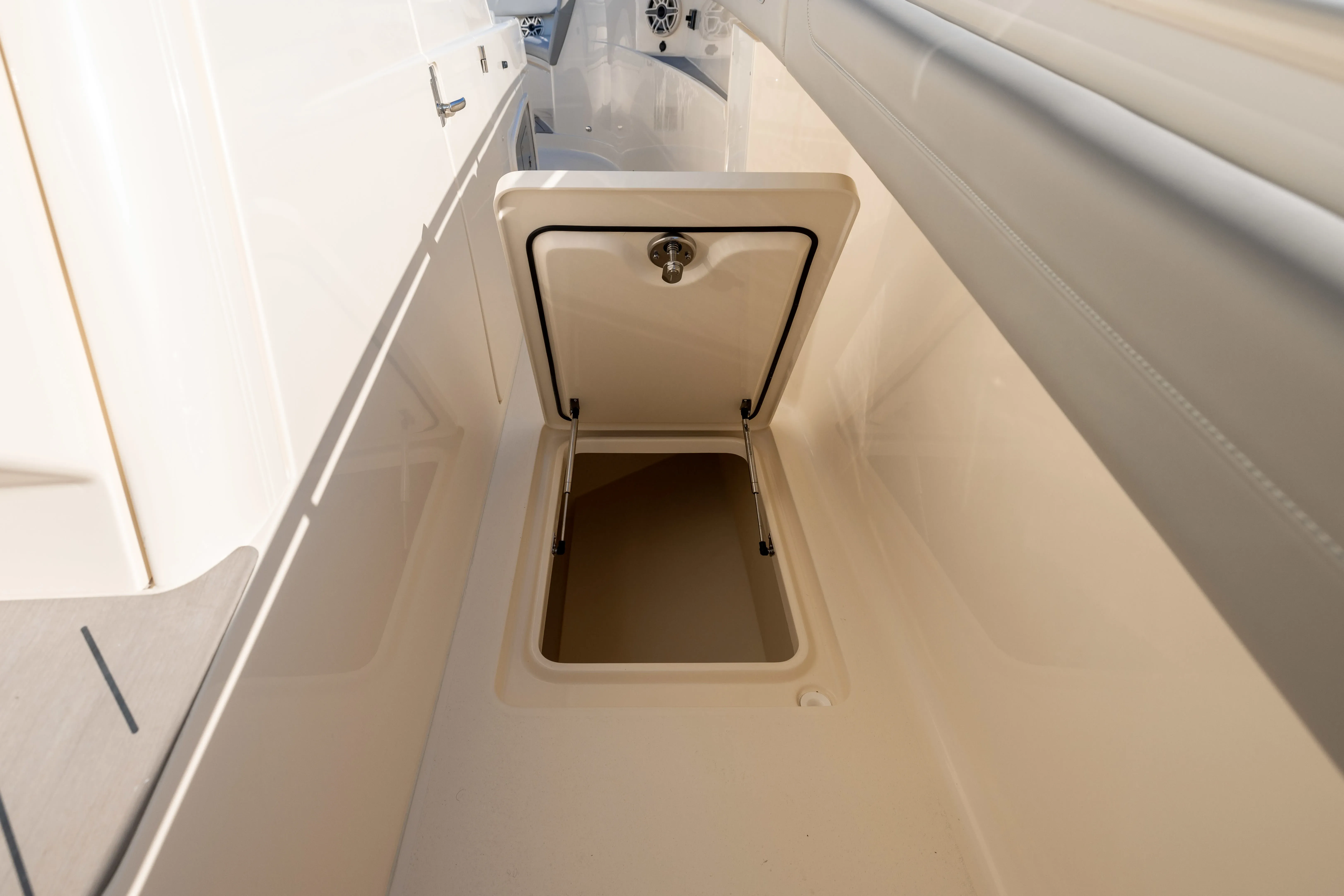 2025 Scout 400 LXF Image Thumbnail #9