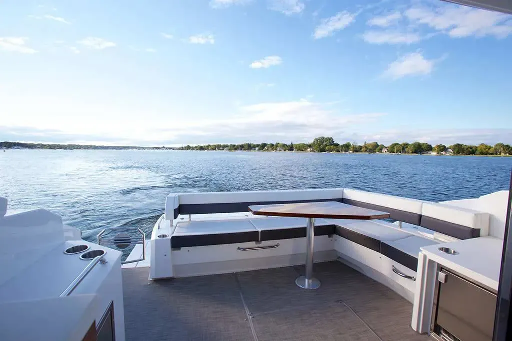 2026 Cruisers Yachts 46 Cantius Image Thumbnail #4