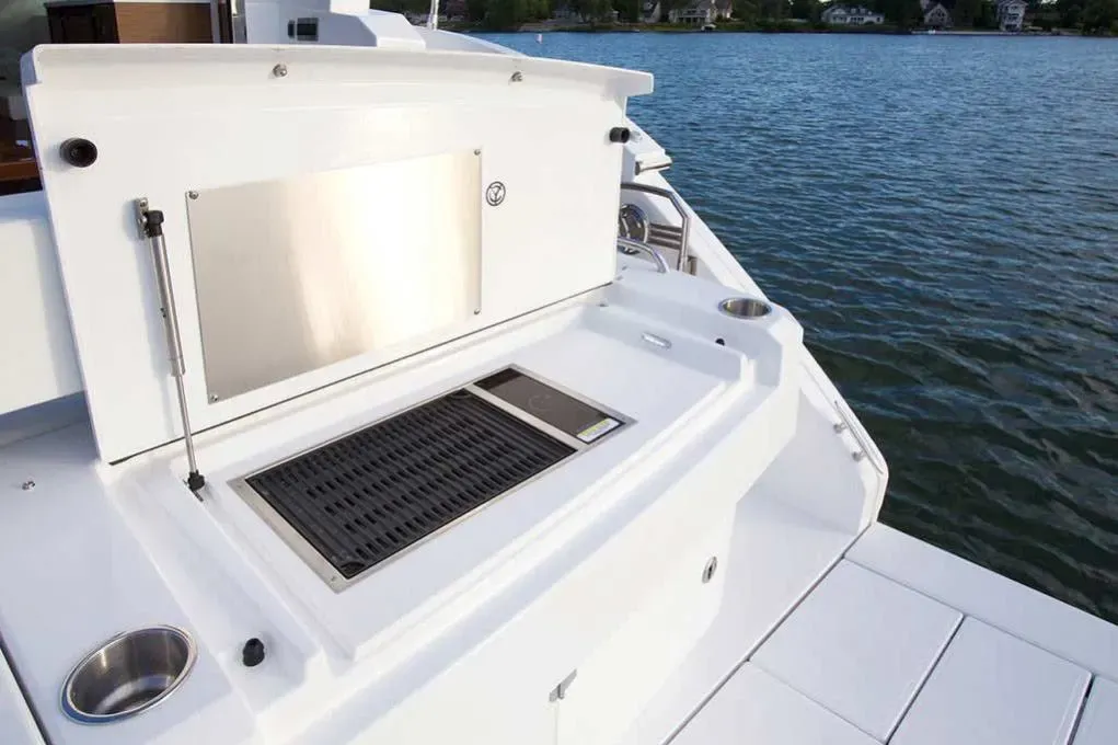 2026 Cruisers Yachts 46 Cantius Image Thumbnail #5