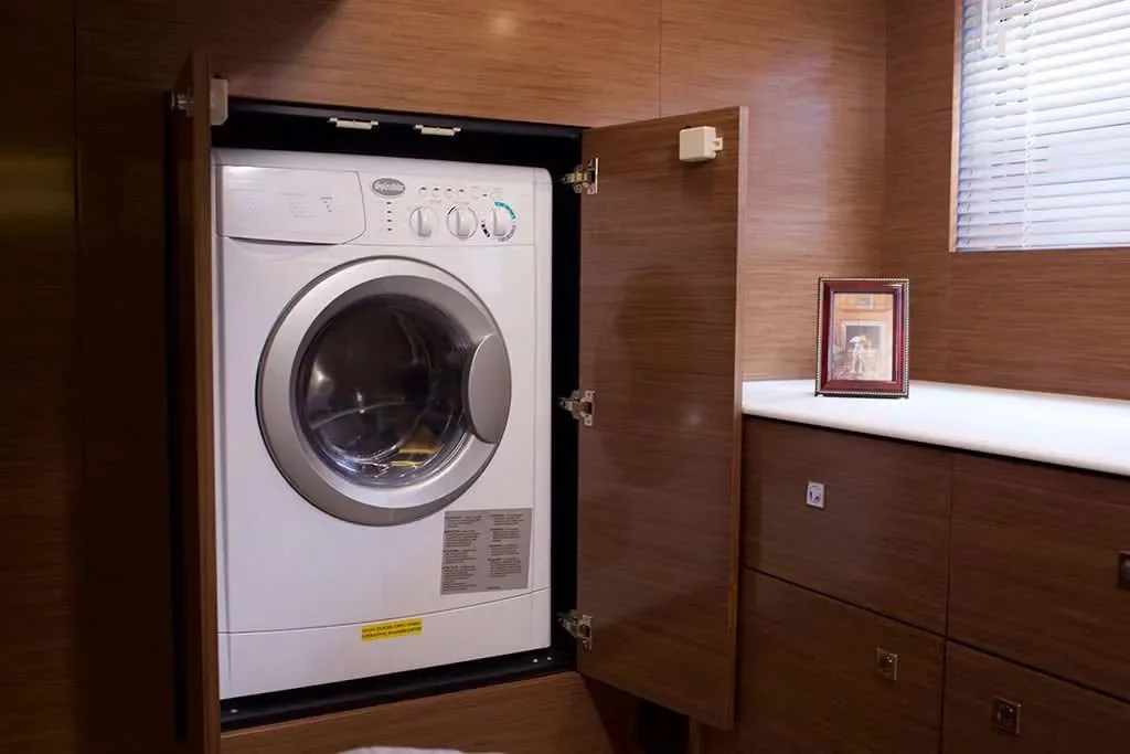 2026 Cruisers Yachts 46 Cantius Image Thumbnail #12