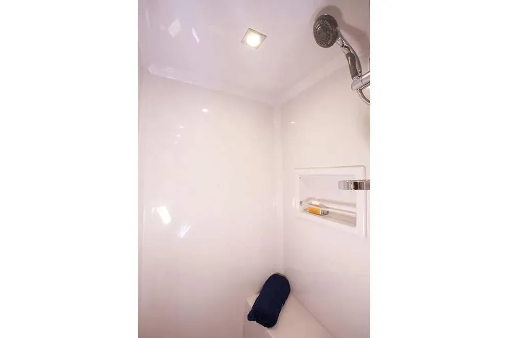 2026 Cruisers Yachts 46 Cantius Image Thumbnail #13