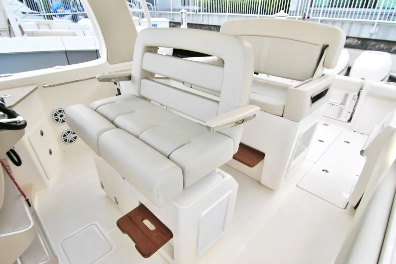 2025 Boston Whaler 350 Realm Image Thumbnail #6