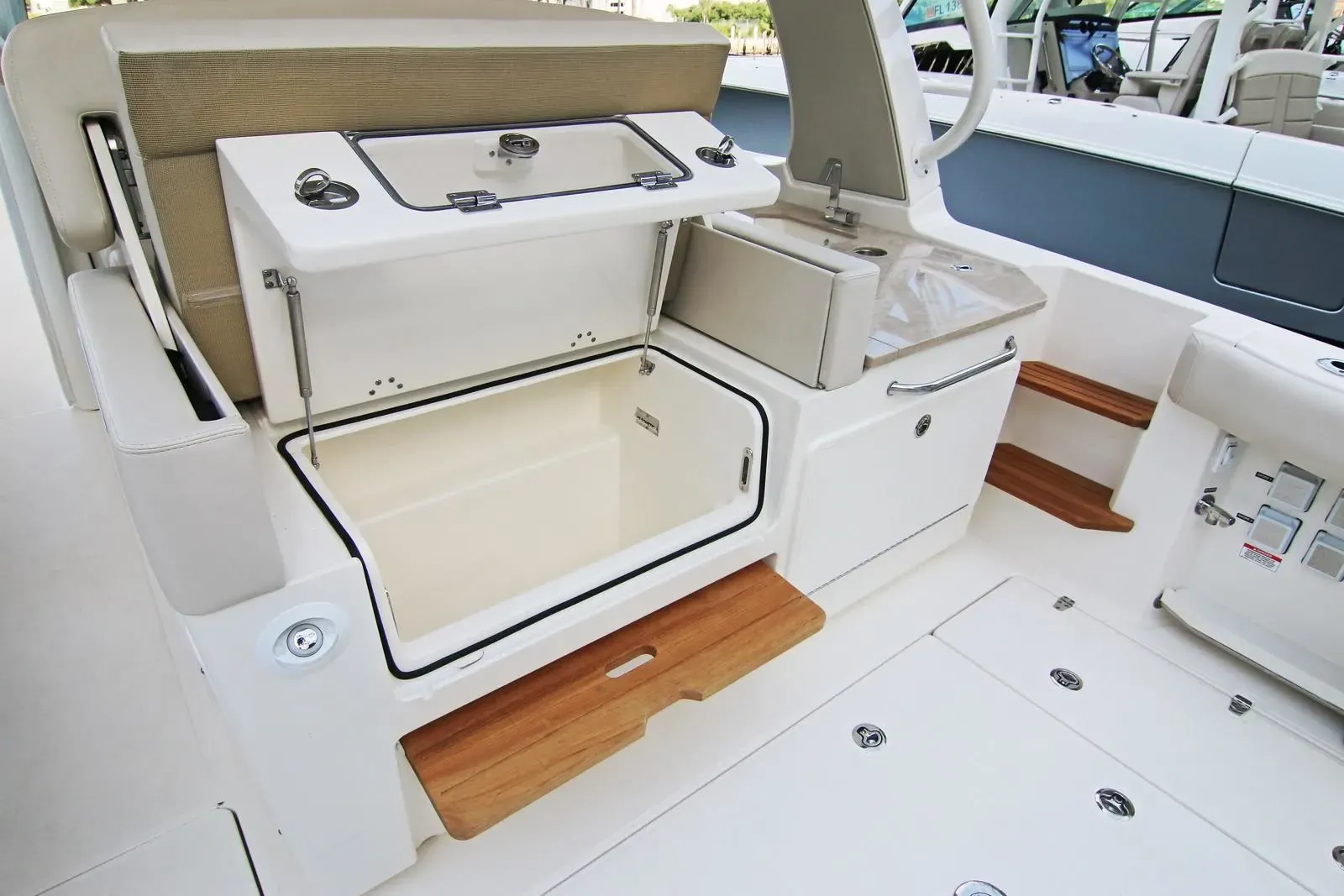 2025 Boston Whaler 350 Realm Image Thumbnail #7