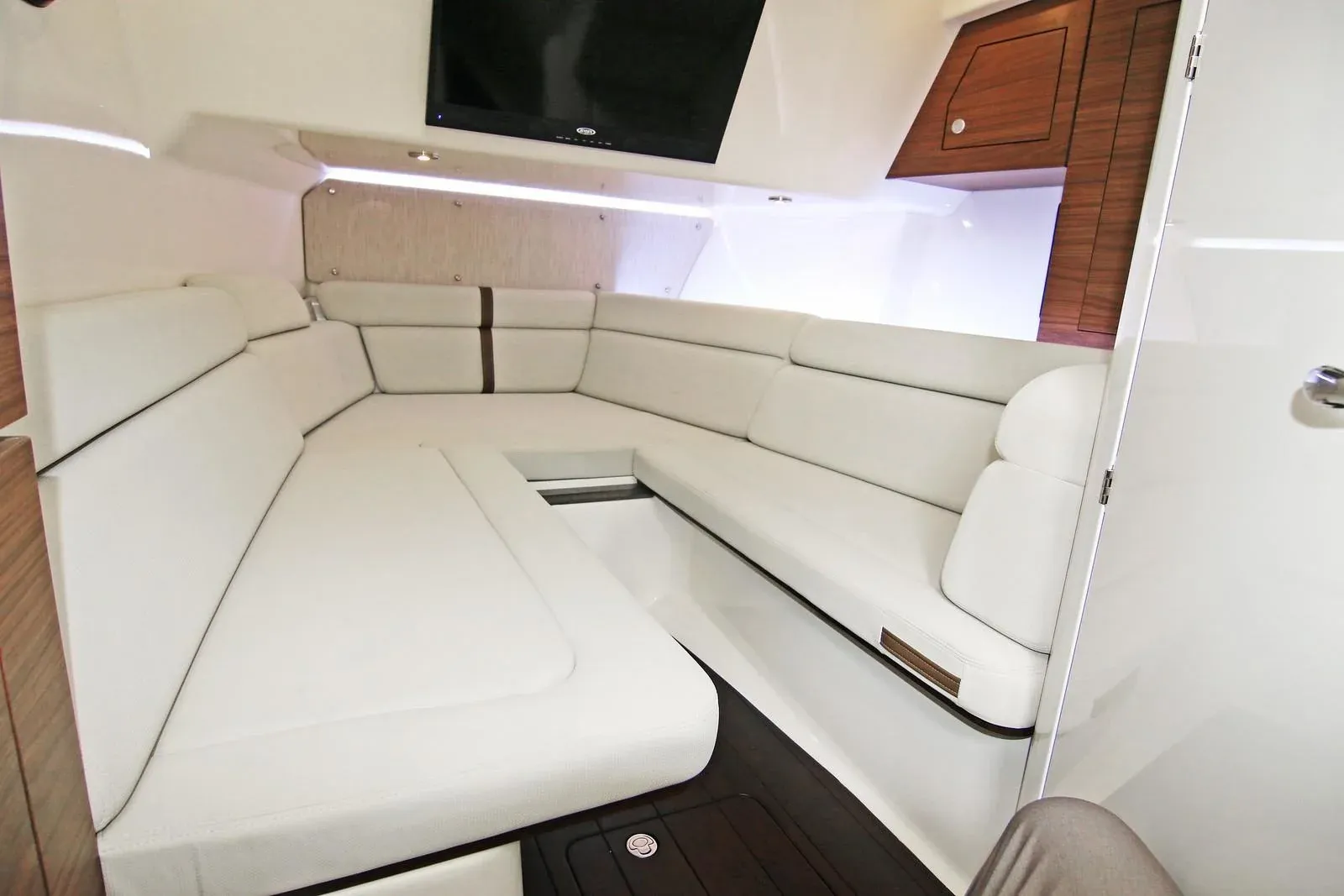 2025 Boston Whaler 350 Realm Image Thumbnail #35