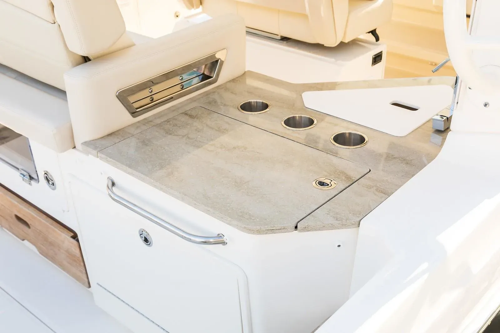 2025 Boston Whaler 350 Realm Image Thumbnail #17