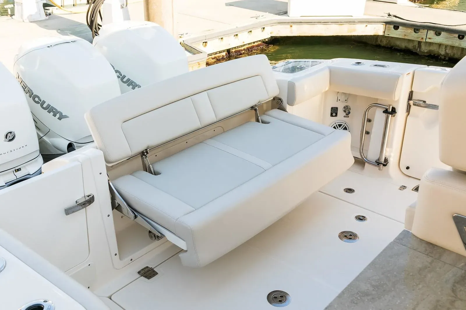 2025 Boston Whaler 350 Realm Image Thumbnail #19
