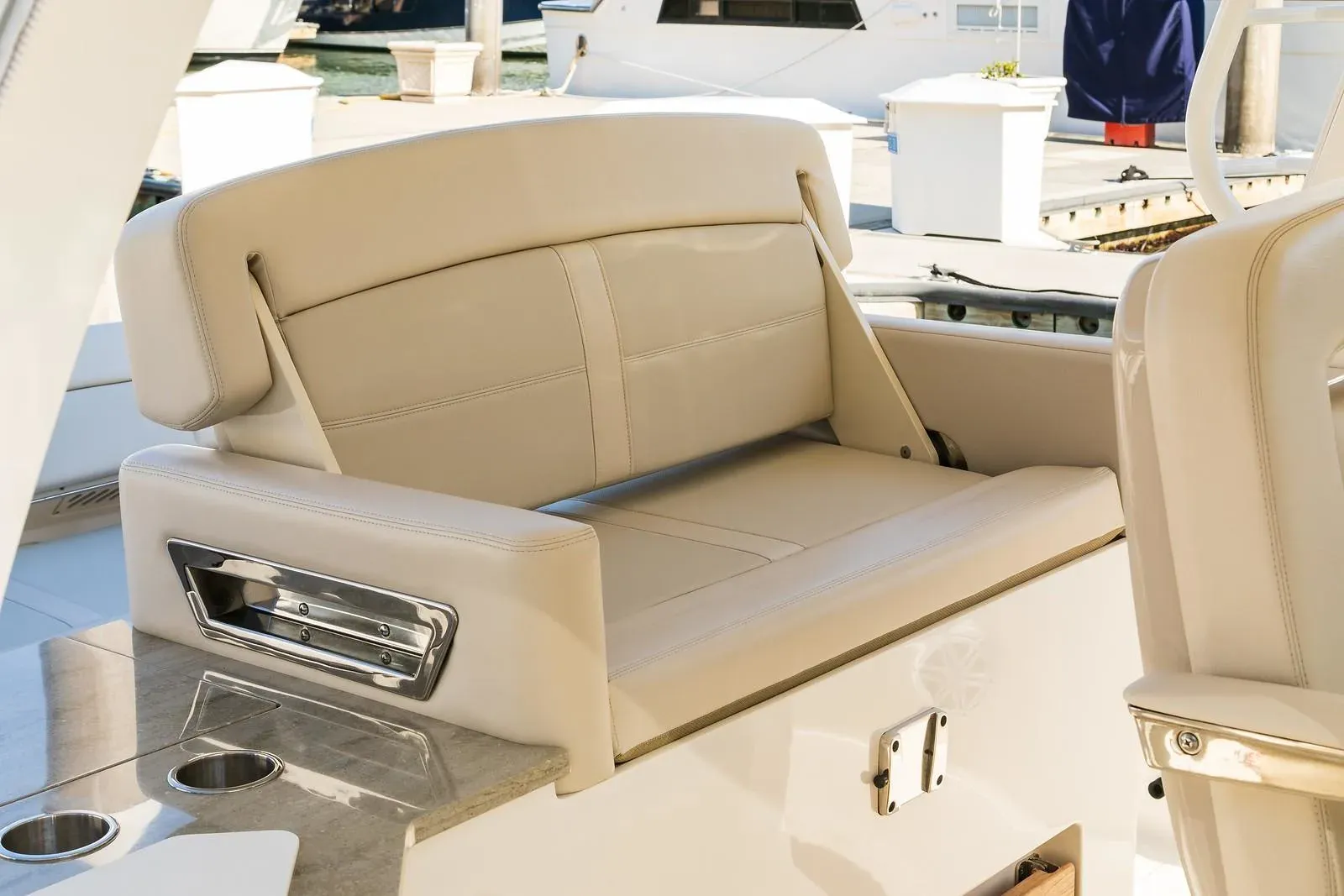 2025 Boston Whaler 350 Realm Image Thumbnail #20