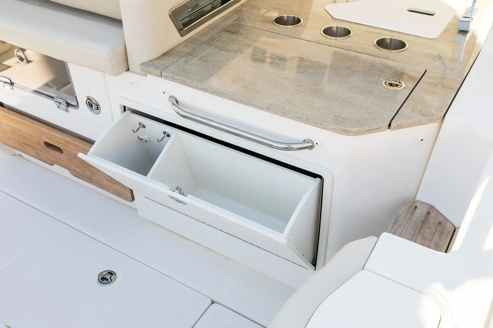 2025 Boston Whaler 350 Realm Image Thumbnail #22