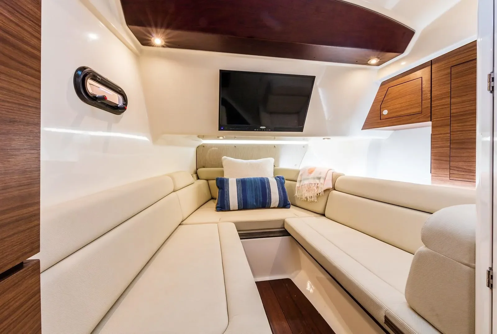 2026 Boston Whaler 350 Realm Image Thumbnail #13