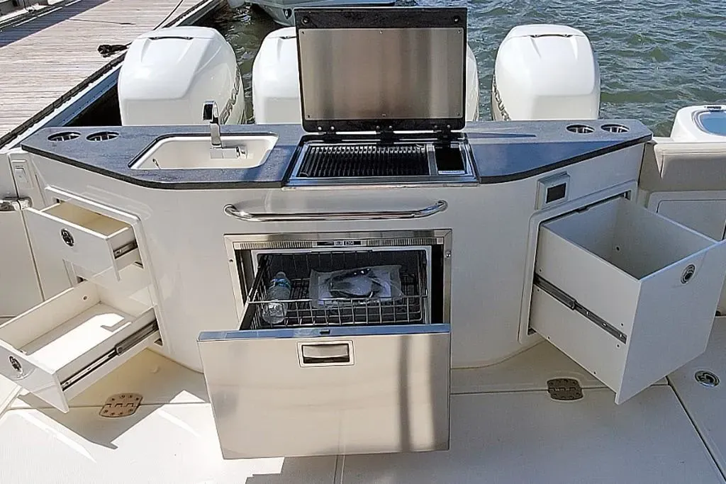 2025 Boston Whaler 405 Conquest Image Thumbnail #48