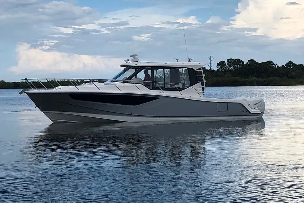 2025 Boston Whaler 405 Conquest Image Thumbnail #42
