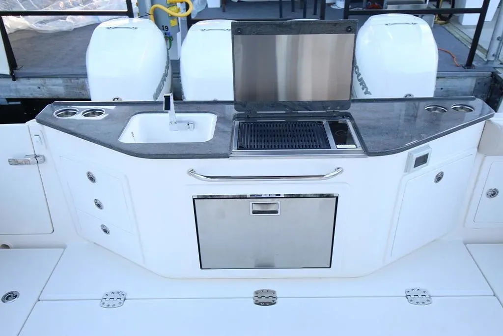 2025 Boston Whaler 405 Conquest Image Thumbnail #59