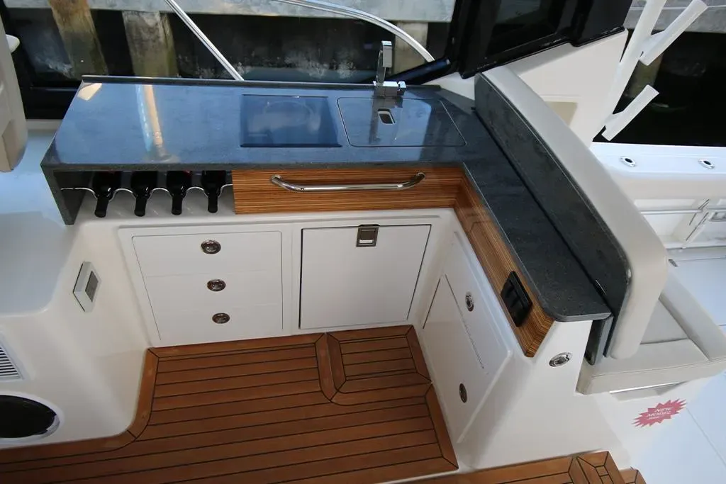 2025 Boston Whaler 405 Conquest Image Thumbnail #62