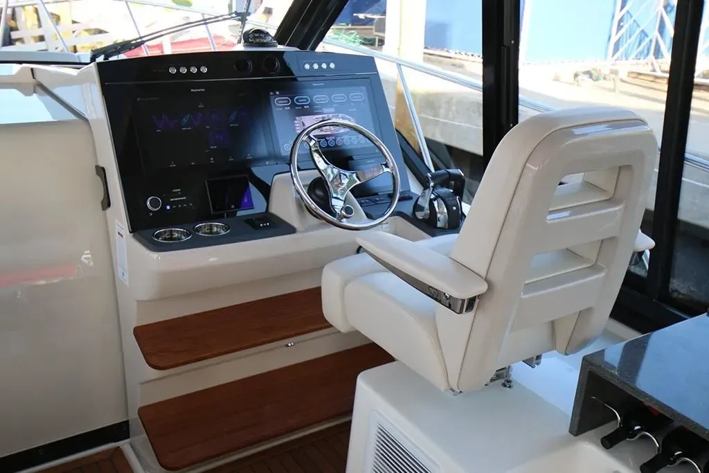 2025 Boston Whaler 405 Conquest Image Thumbnail #64