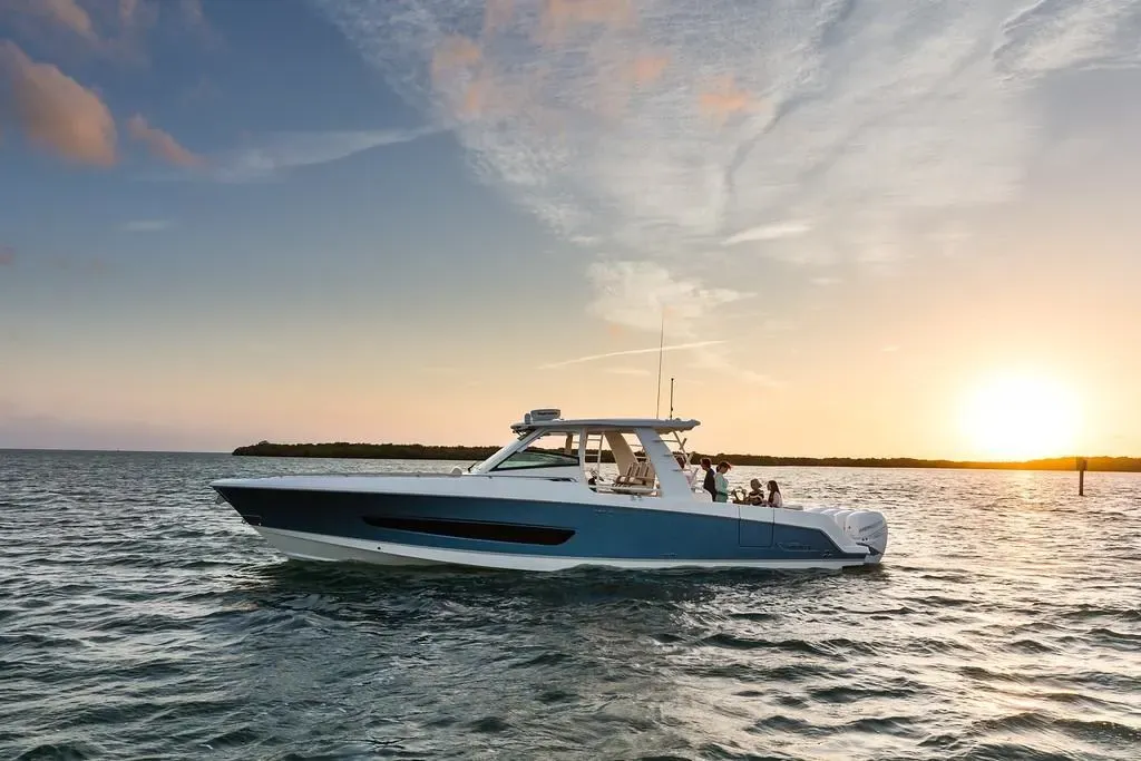2025 Boston Whaler 420 Outrage