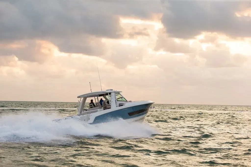 2025 Boston Whaler 420 Outrage Image Thumbnail #19