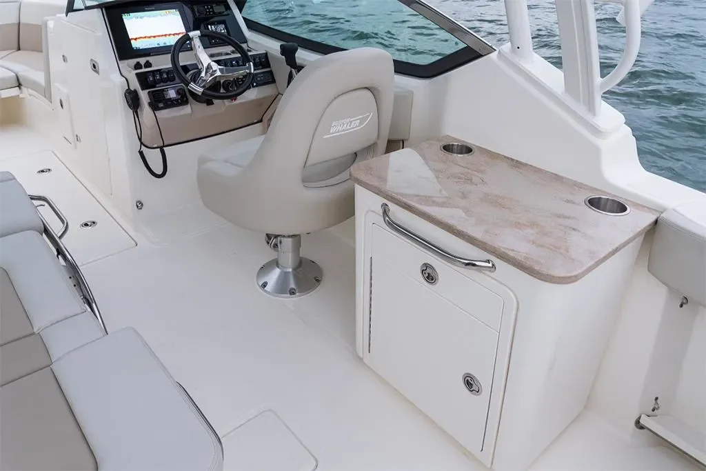 2026 Boston Whaler 240 Vantage Image Thumbnail #27