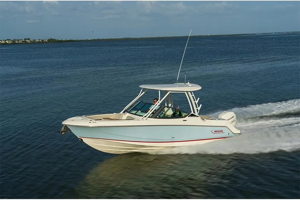2026 Boston Whaler 240 Vantage Image Thumbnail #4