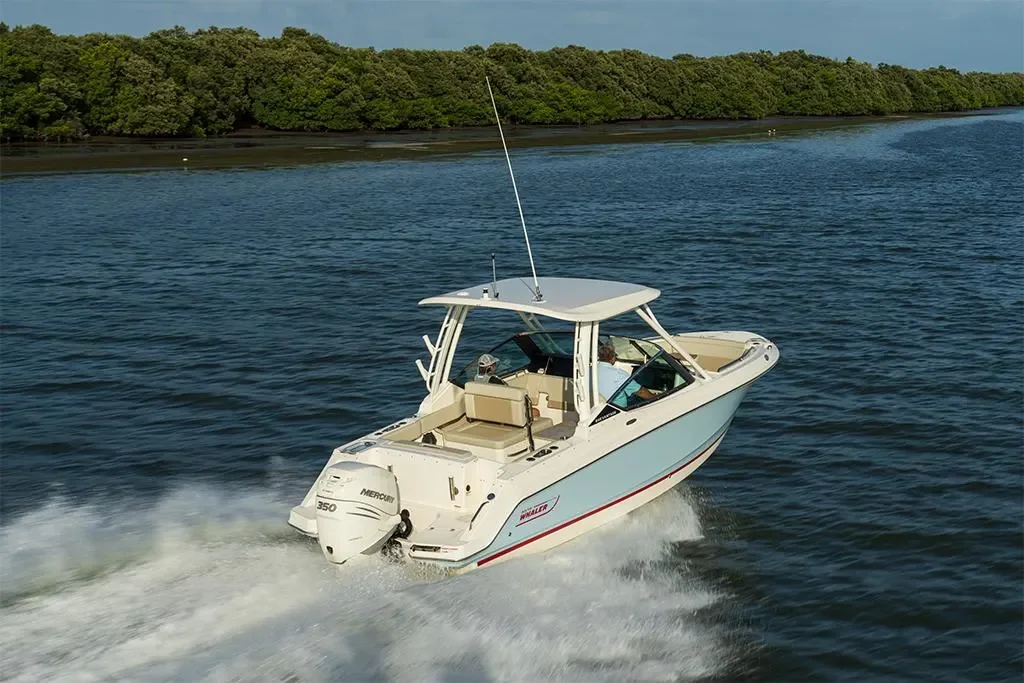 2026 Boston Whaler 240 Vantage Image Thumbnail #10