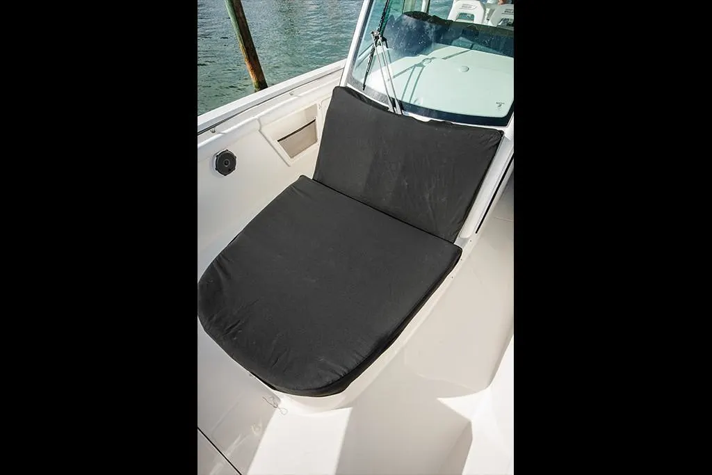 2022 Boston Whaler 350 Outrage Image Thumbnail #15
