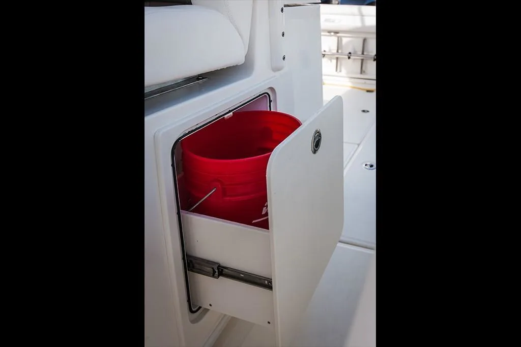 2022 Boston Whaler 350 Outrage Image Thumbnail #16