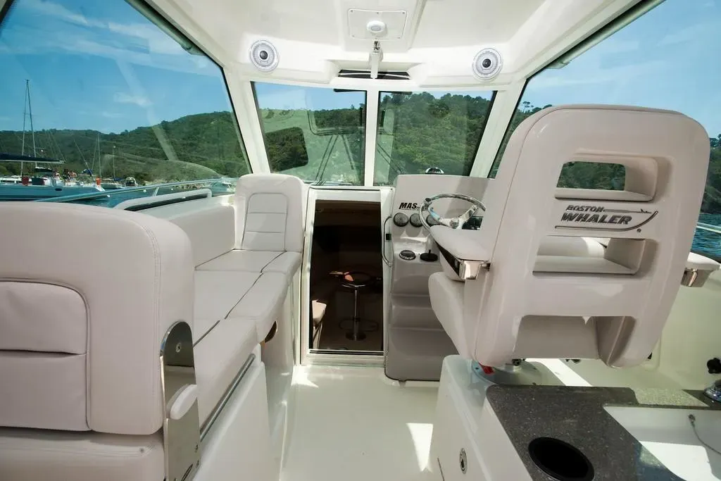 2025 Boston Whaler 285 Conquest Image Thumbnail #6