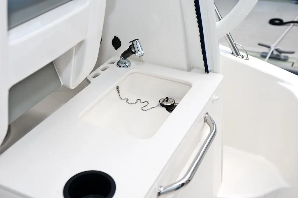 2025 Boston Whaler 285 Conquest Image Thumbnail #9