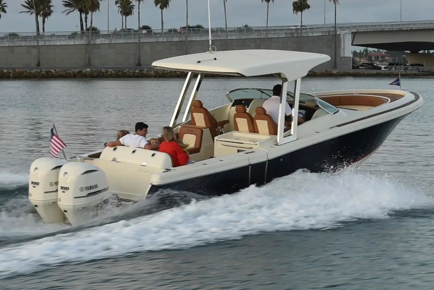 2025 Chris-Craft Calypso 32 Image Thumbnail #2