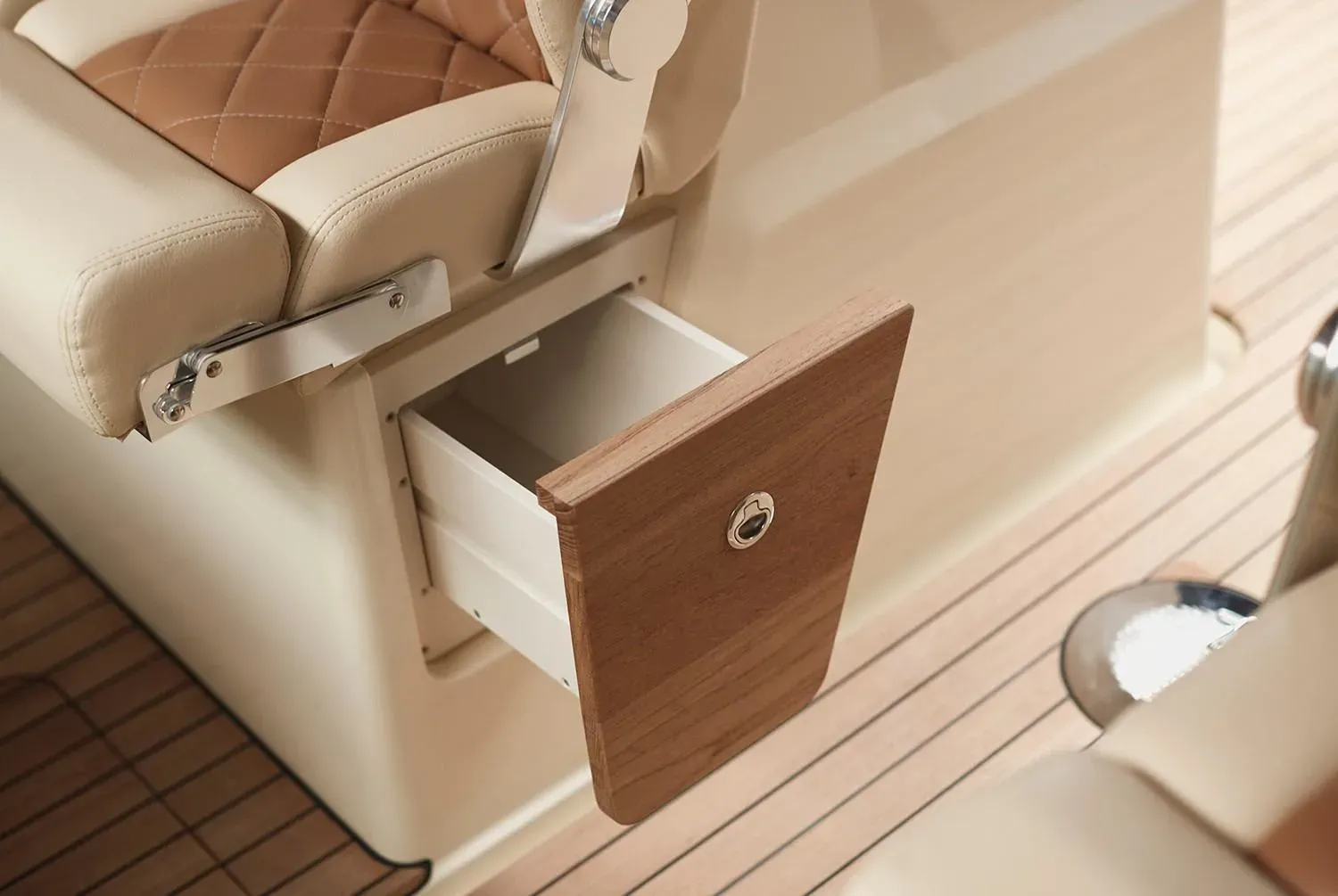 2025 Chris-Craft Calypso 32 Image Thumbnail #14
