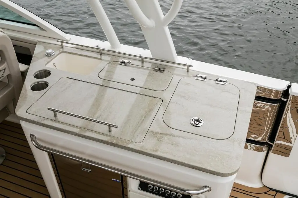 2023 Boston Whaler
                                                             320 Vantage Image Thumbnail #7