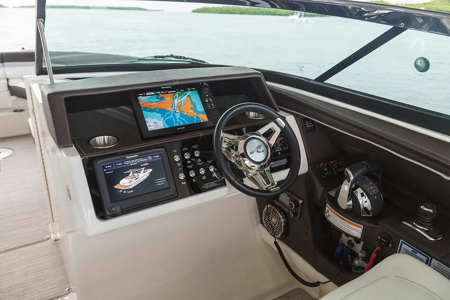 2026 Sea Ray SLX 350 Outboard Image Thumbnail #9