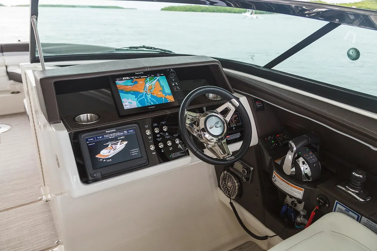 2026 Sea Ray SLX 350 Outboard Image Thumbnail #9