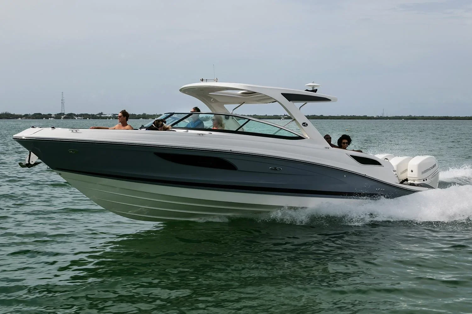 2026 Sea Ray SLX 350 Outboard Image Thumbnail #2