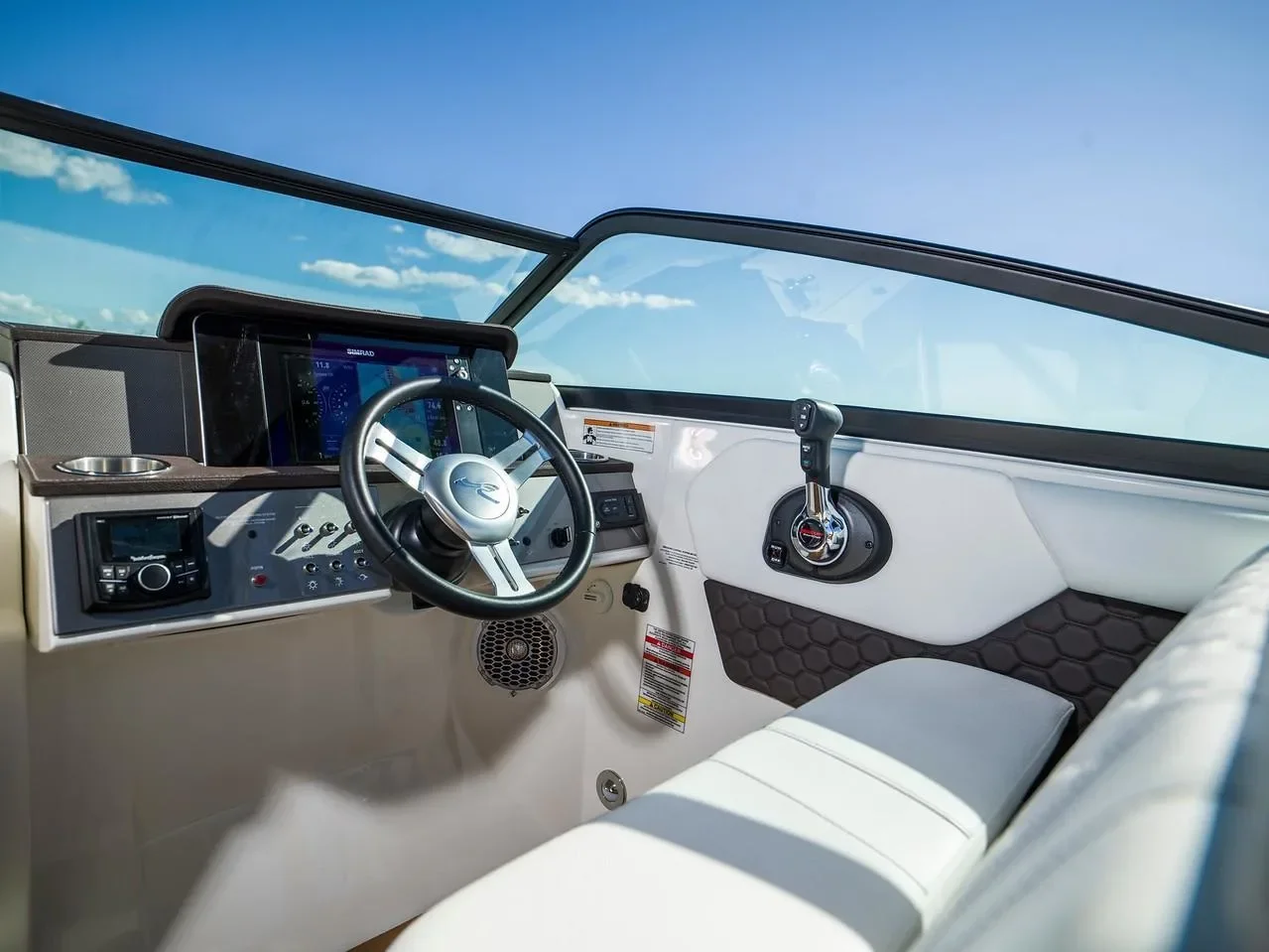 2024 Sea Ray SDX 250 Outboard Image Thumbnail #22
