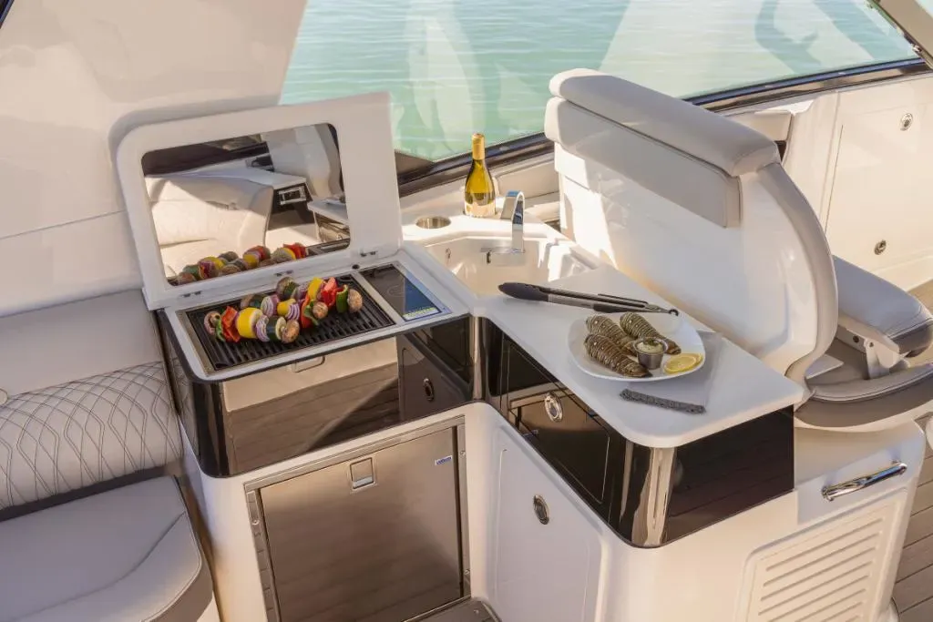 2026 Sea Ray Sundancer 370 Outboard Image Thumbnail #25