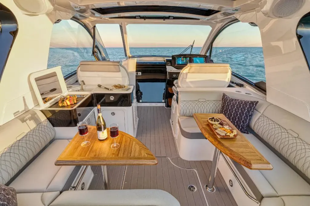 2026 Sea Ray Sundancer 370 Outboard Image Thumbnail #26