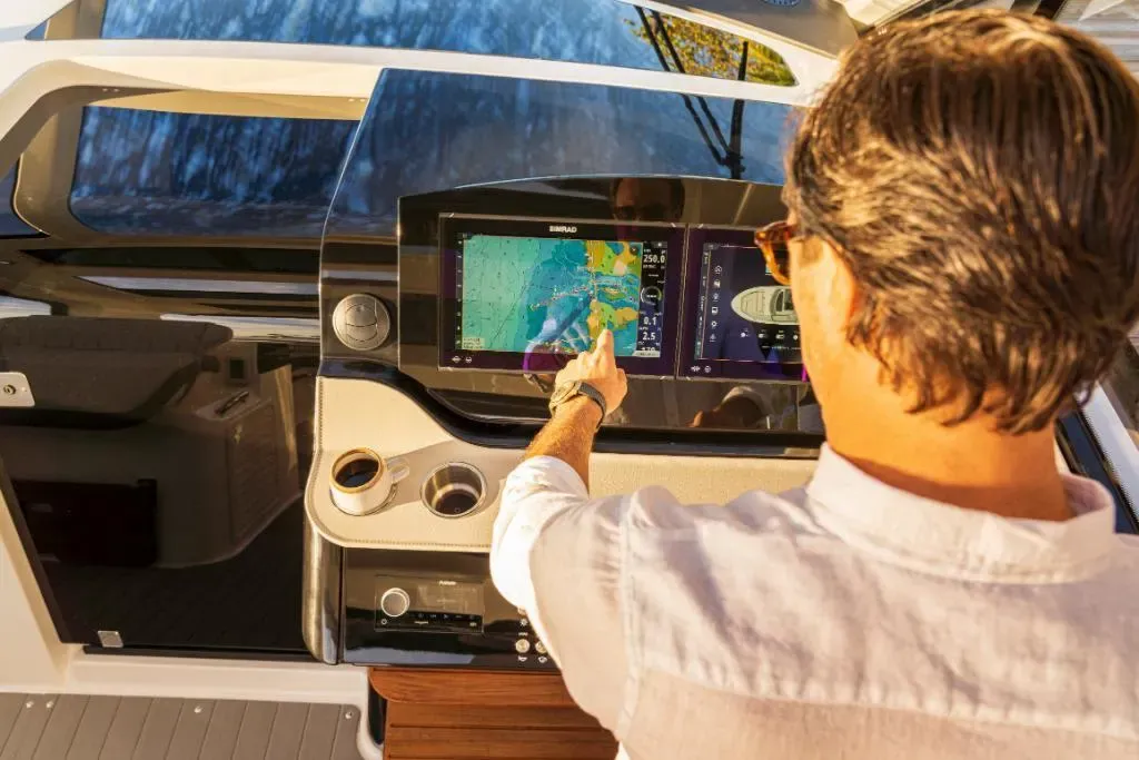 2026 Sea Ray Sundancer 370 Outboard Image Thumbnail #16