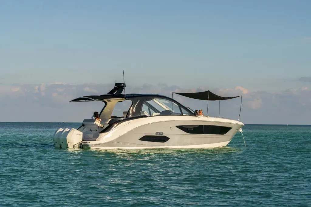 2026 Sea Ray Sundancer 370 Outboard Image Thumbnail #7