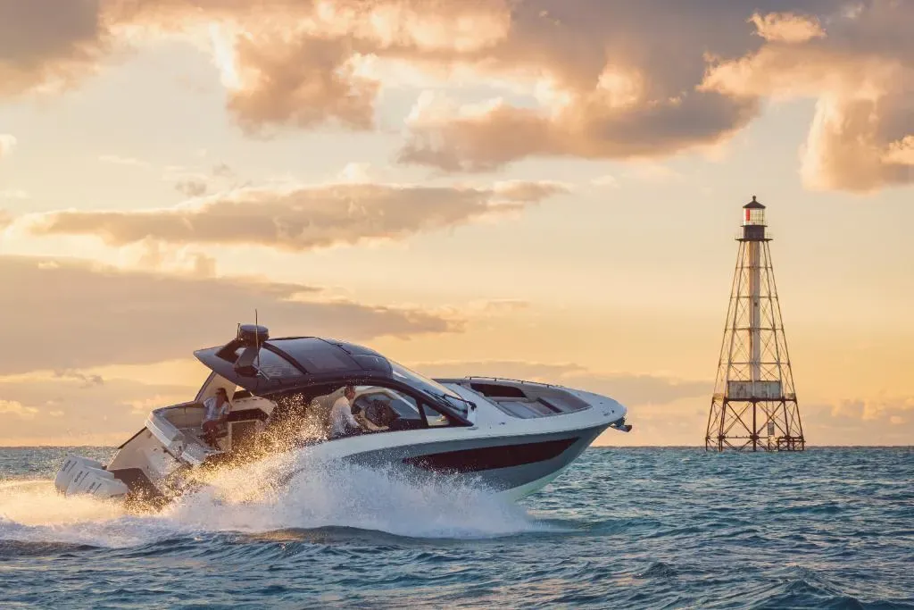 2026 Sea Ray Sundancer 370 Outboard Image Thumbnail #4