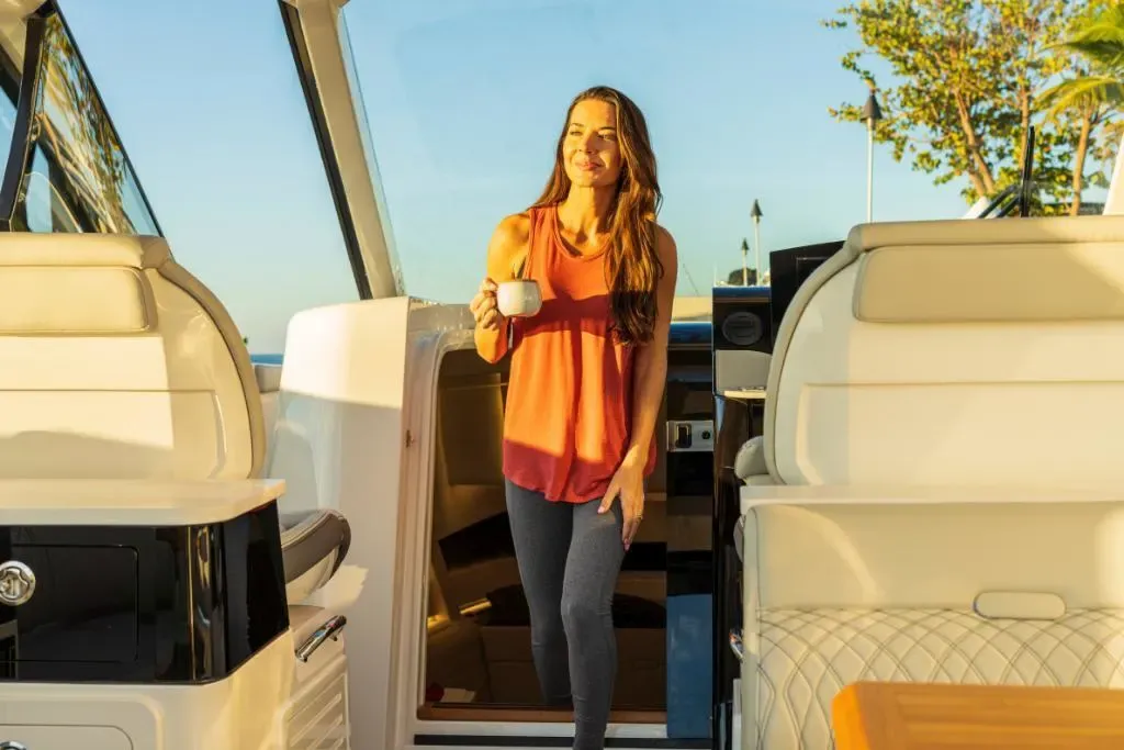 2026 Sea Ray Sundancer 370 Outboard Image Thumbnail #10