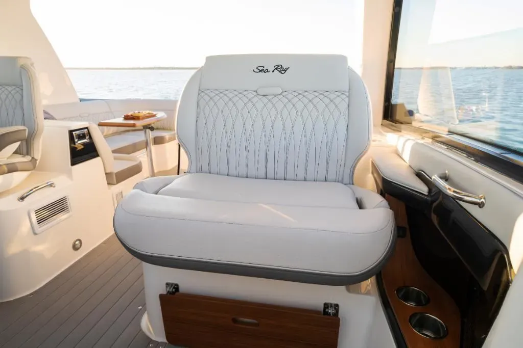 2026 Sea Ray Sundancer 370 Outboard Image Thumbnail #23