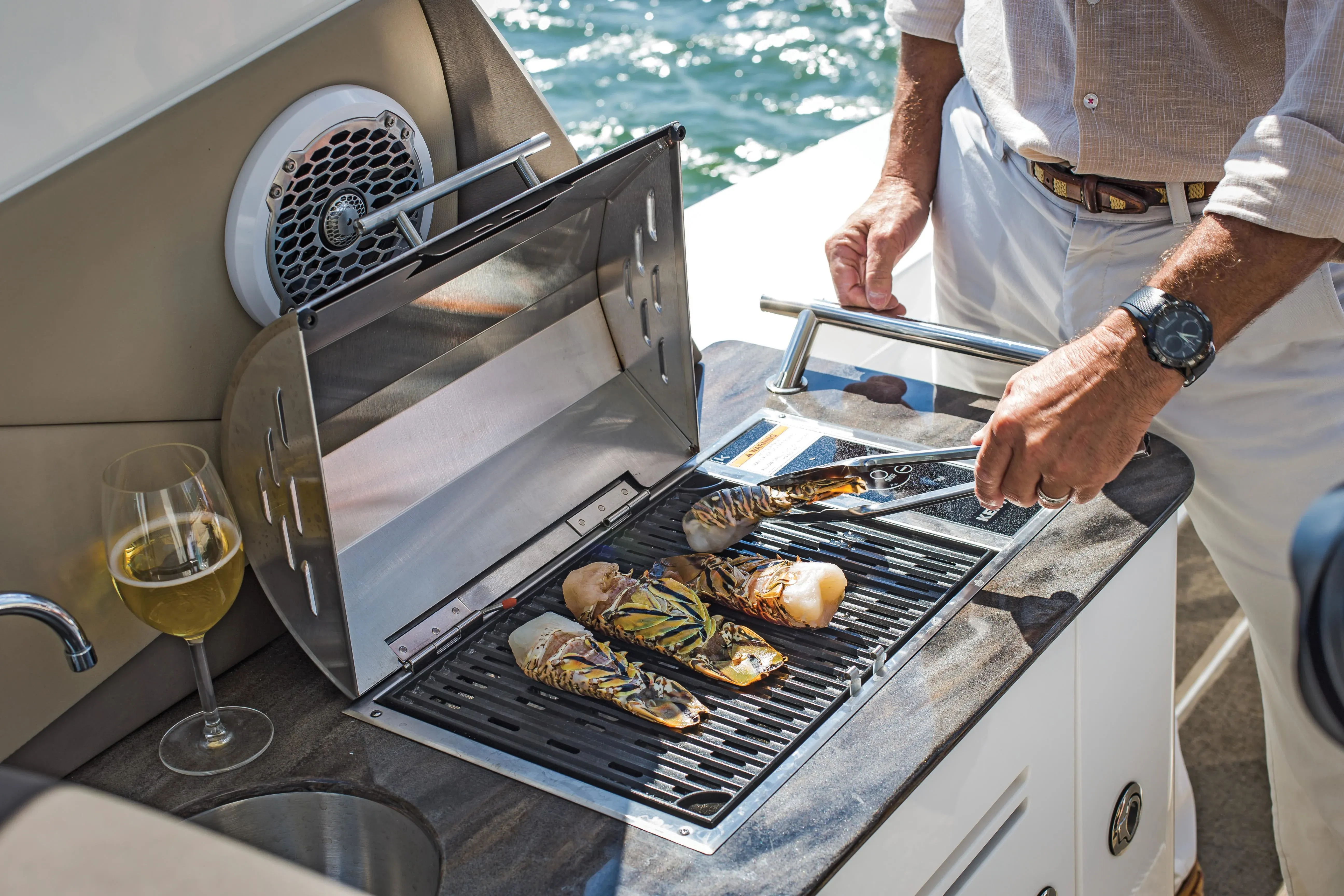 2026 Sea Ray Sundancer 370 Outboard Image Thumbnail #42