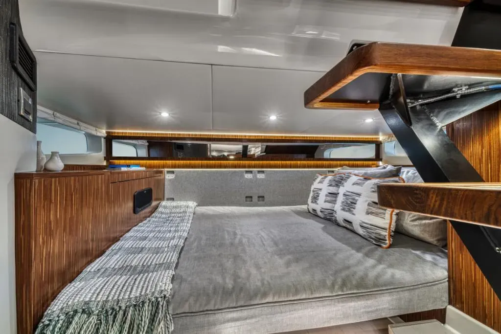 2026 Sea Ray Sundancer 370 Outboard Image Thumbnail #35