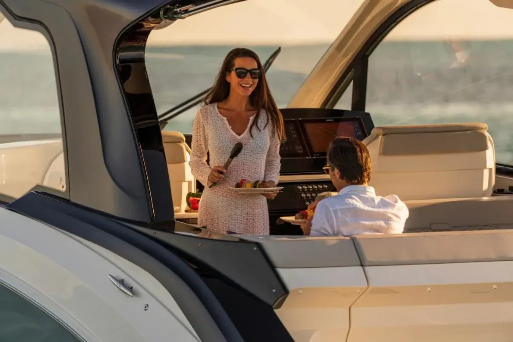 2026 Sea Ray Sundancer 370 Outboard Image Thumbnail #11