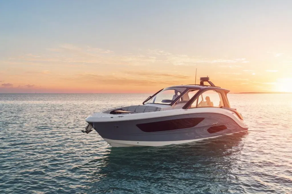 2026 Sea Ray Sundancer 370 Outboard