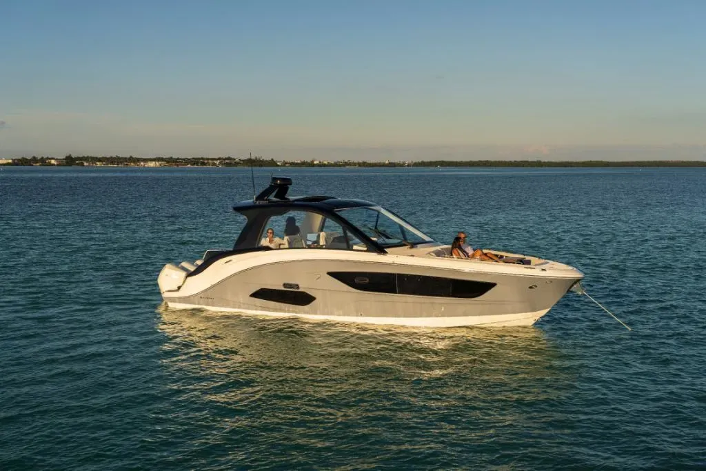 2026 Sea Ray Sundancer 370 Outboard Image Thumbnail #3
