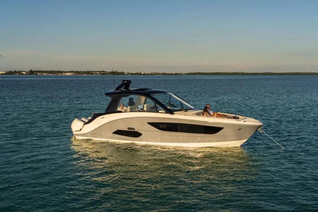 2026 Sea Ray Sundancer 370 Outboard Image Thumbnail #3