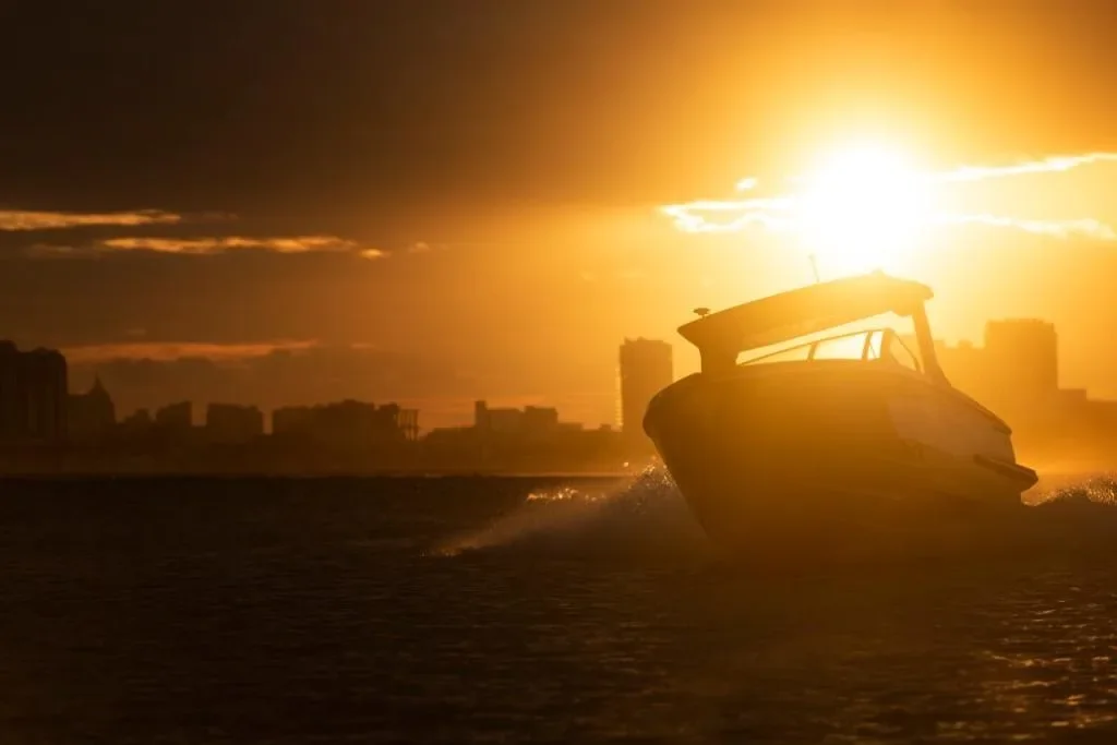 2025 Aviara AV32 Outboard Image Thumbnail #10