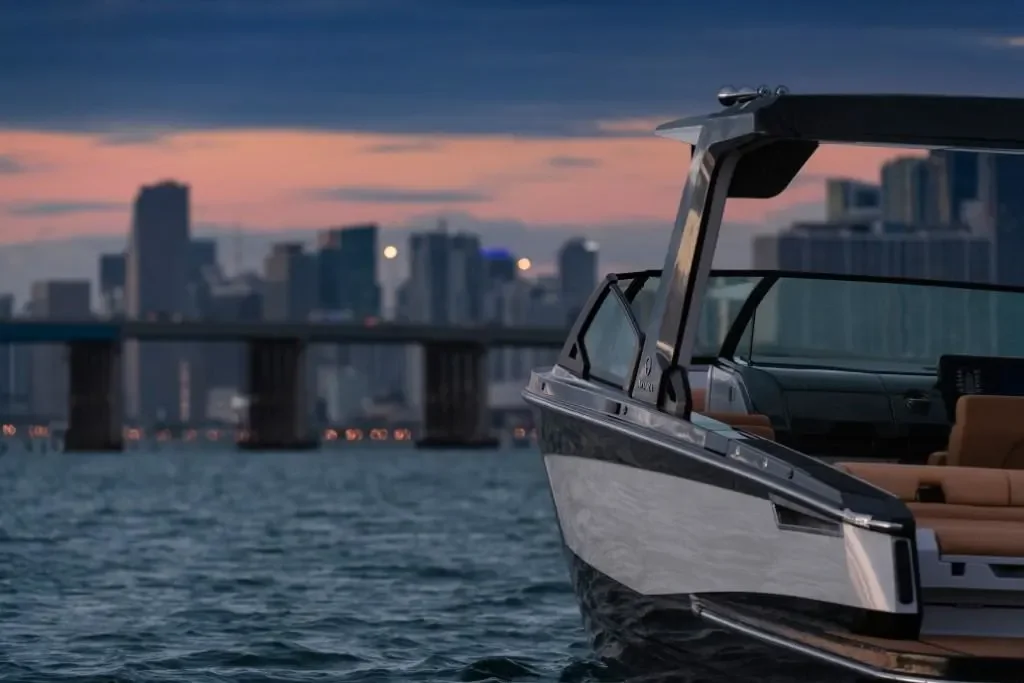 2025 Aviara AV32 Outboard Image Thumbnail #11