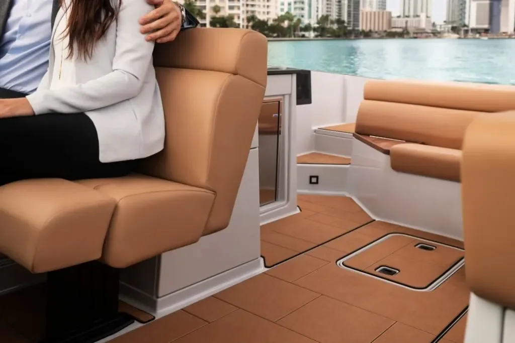 2025 Aviara AV32 Outboard Image Thumbnail #13